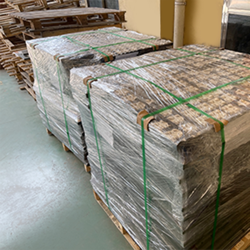 Keraaminen komposiitti kulutusta kestävä vuori
